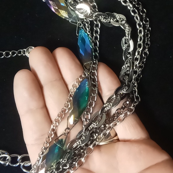 Vera wang layers chunky chain with a strand or iradecent carnival glass . - Picture 5 of 5